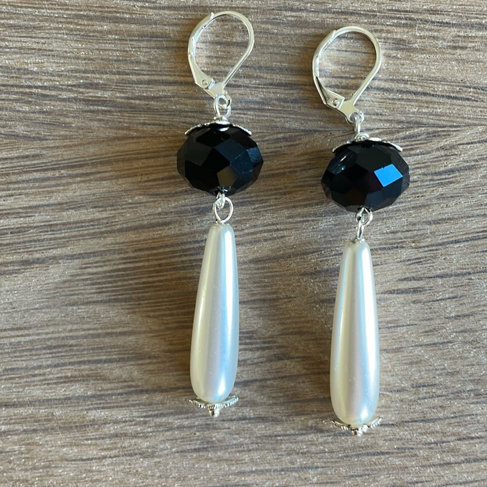 HAND CRAFTED DRAMATIC PEARL DROP EARRINGS White Oblong Glass Pearls Black Facets